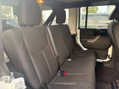Bright White Clearcoat 2018 Jeep Wrangler JK Unlimited Sport