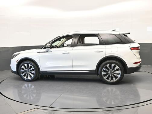 White Metallic 2022 Lincoln Corsair Reserve