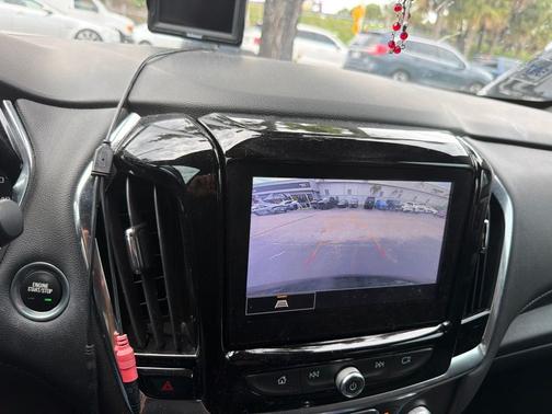 Mosaic Black Metallic 2023 Chevrolet Traverse LT