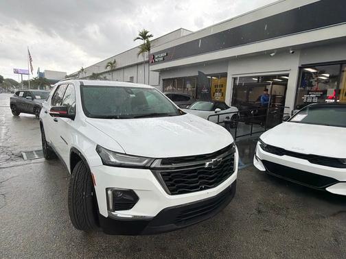 Summit White 2023 Chevrolet Traverse Premier
