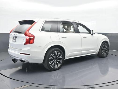 2020 Volvo XC90 T5 Momentum 7 Passenger