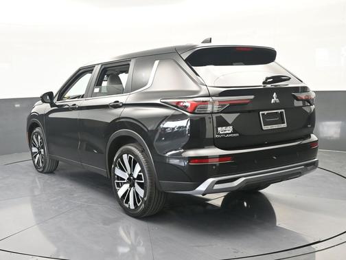 Black Diamond 2026 Mitsubishi Outlander SE