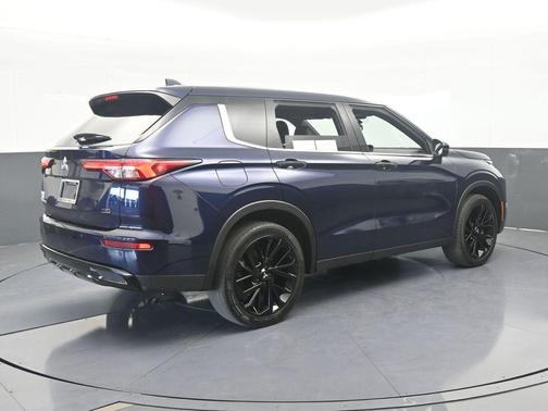 2023 Mitsubishi Outlander SE Special Edition
