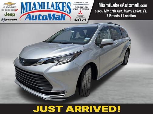 Celestial Silver Metallic 2023 Toyota Sienna XLE