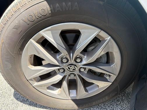 Celestial Silver Metallic 2023 Toyota Sienna XLE