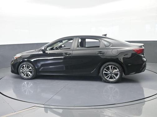 Aurora Black Pearl 2023 Kia Forte LXS