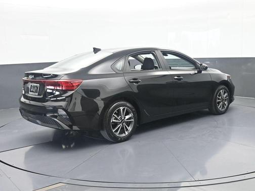 Aurora Black Pearl 2023 Kia Forte LXS