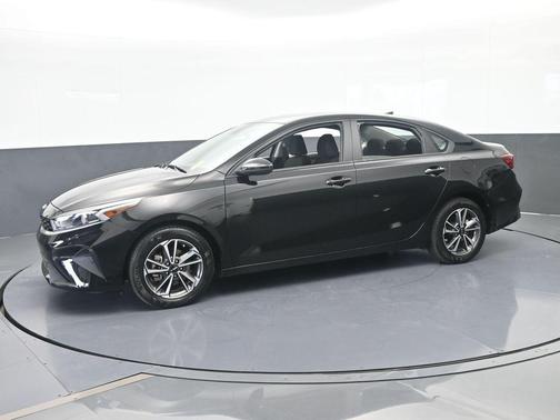 Aurora Black Pearl 2023 Kia Forte LXS