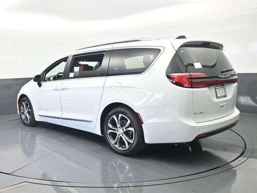 2026 Chrysler Pacifica Pinnacle