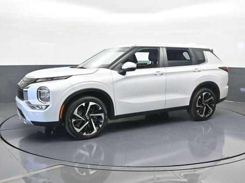 2023 Mitsubishi Outlander SE