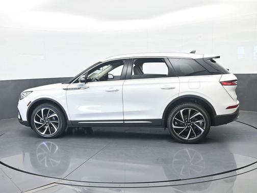 White Metallic 2023 Lincoln Corsair Reserve