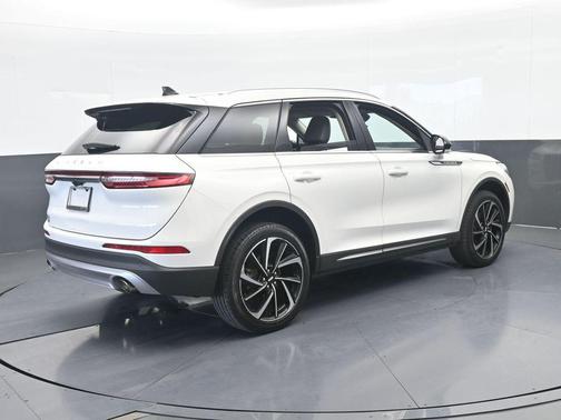 White Metallic 2023 Lincoln Corsair Reserve