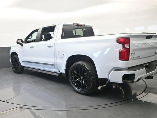 Summit White 2026 Chevrolet Silverado 1500 High Country
