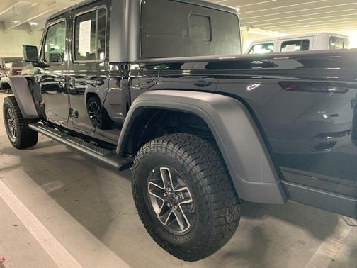 2024 Jeep Gladiator Sport