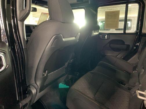 2024 Jeep Gladiator Sport