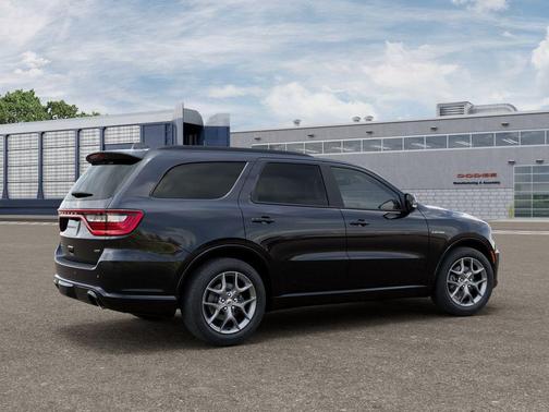DB Black Crystal Clearcoat 2026 Dodge Durango GT Plus HEMI V8