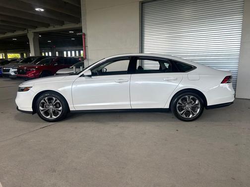 Platinum White Pearl 2024 Honda Accord EX