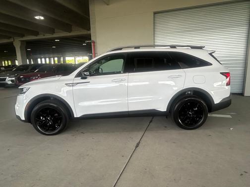 Glacial White Pearl 2023 Kia Sorento X-Line S