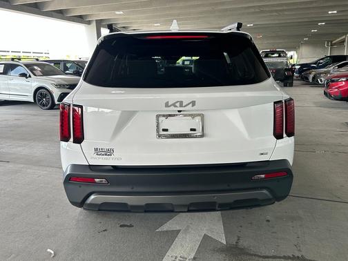 Glacial White Pearl 2023 Kia Sorento X-Line S