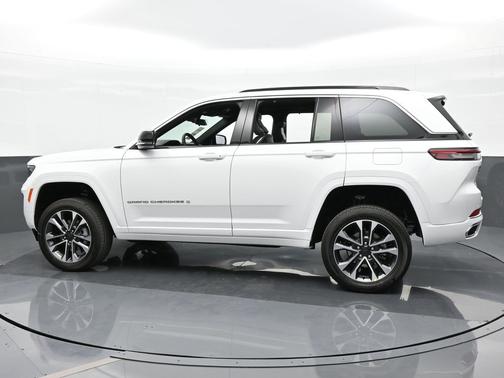 Bright White Clearcoat 2024 Jeep Grand Cherokee Overland