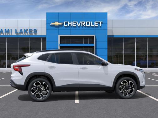 Summit White 2026 Chevrolet Trax 2RS