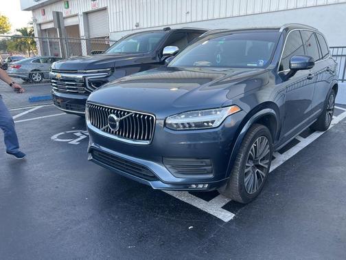 2020 Volvo XC90 T5 Momentum 7 Passenger
