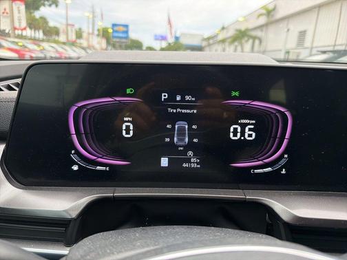 Everlasting Silver 2024 Kia Telluride LX
