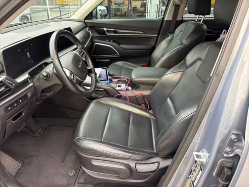Everlasting Silver 2024 Kia Telluride LX