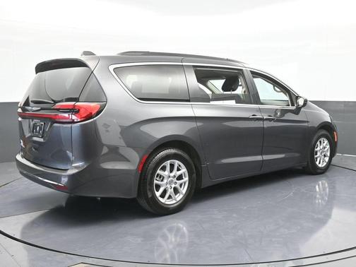 2022 Chrysler Pacifica Touring-L