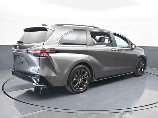 2022 Toyota Sienna XSE 7 Passenger