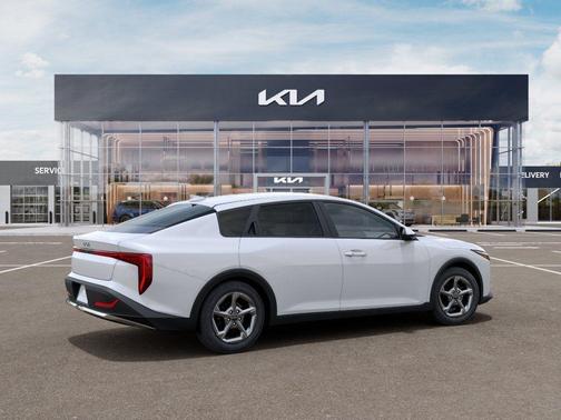 White Pearl 2026 Kia K4 LXS