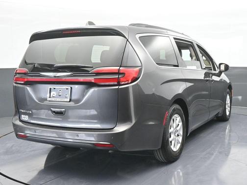 2022 Chrysler Pacifica Touring-L