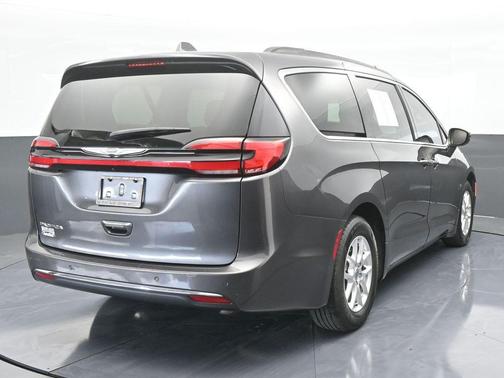 2022 Chrysler Pacifica Touring-L