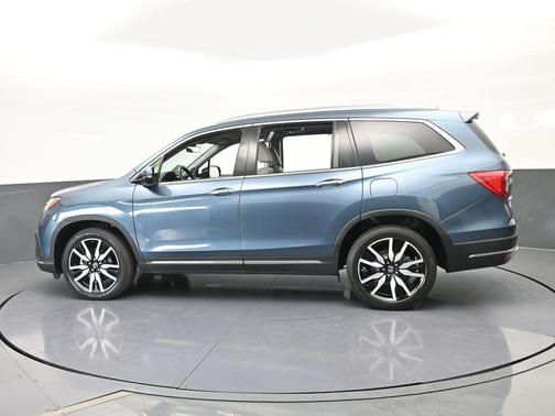 2022 Honda Pilot Touring 7-Passenger
