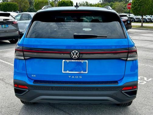 2025 Volkswagen Taos 1.5T SE Black