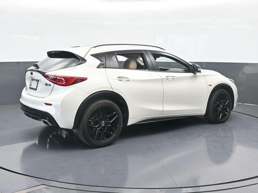 2018 INFINITI QX30 Premium