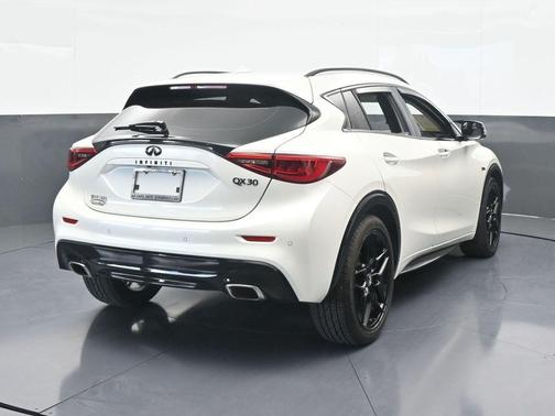 2018 INFINITI QX30 Premium