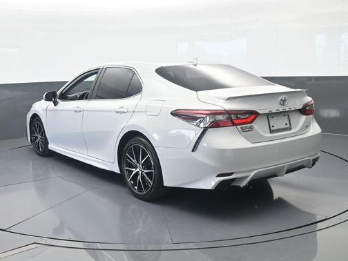 Ice 2023 Toyota Camry SE