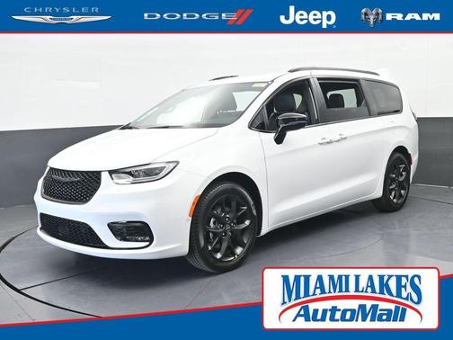 Bright White Clearcoat 2026 Chrysler Pacifica Select