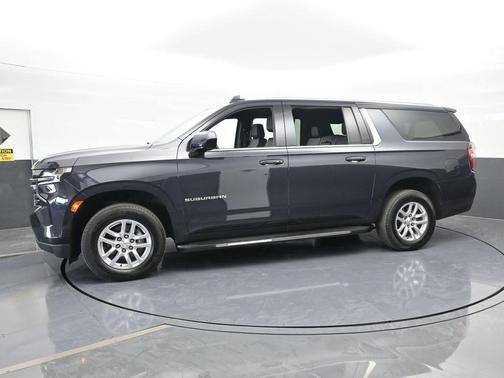 2023 Chevrolet Suburban LT