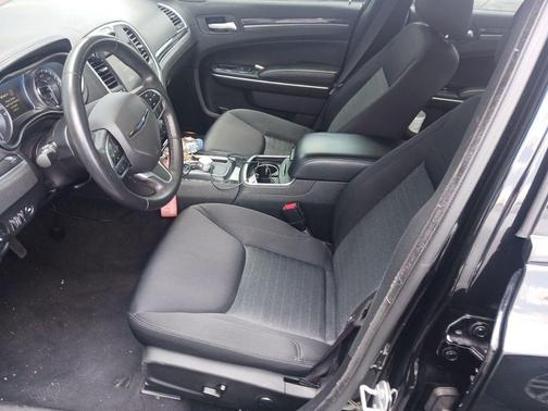 2022 Chrysler 300 Touring
