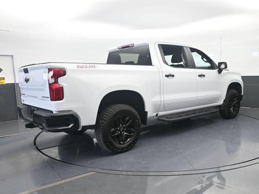 Summit White 2024 Chevrolet Silverado 1500 Custom Trail Boss