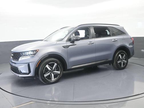 Everlasting Silver 2023 Kia Sorento S