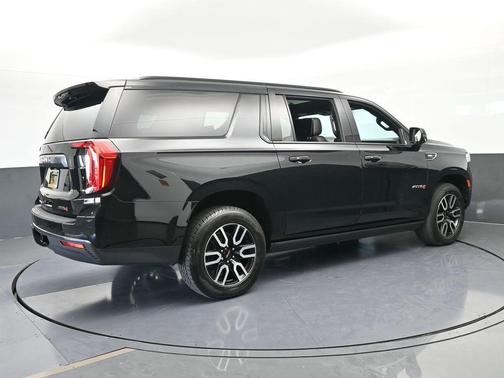 2022 GMC Yukon XL AT4