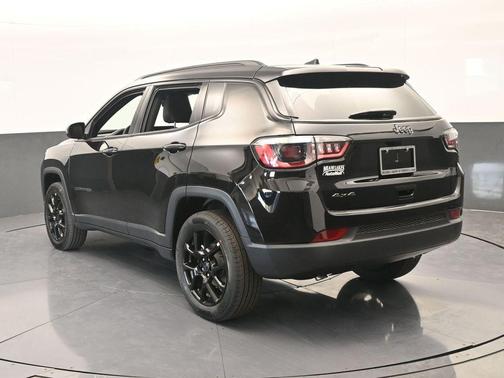 Diamond Black 2026 Jeep Compass Latitude