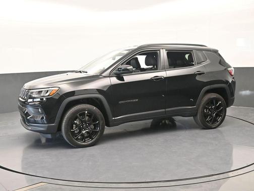 Diamond Black 2026 Jeep Compass Latitude