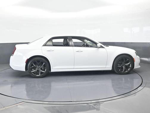 2023 Chrysler 300 Touring L