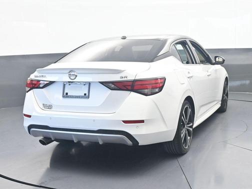 White 2021 Nissan Sentra SR
