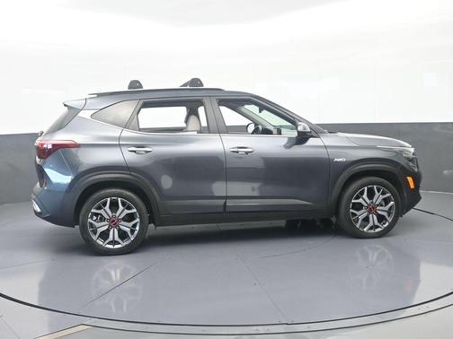 Gravity Gray 2023 Kia Seltos SX