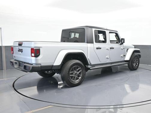 2024 Jeep Gladiator Sport